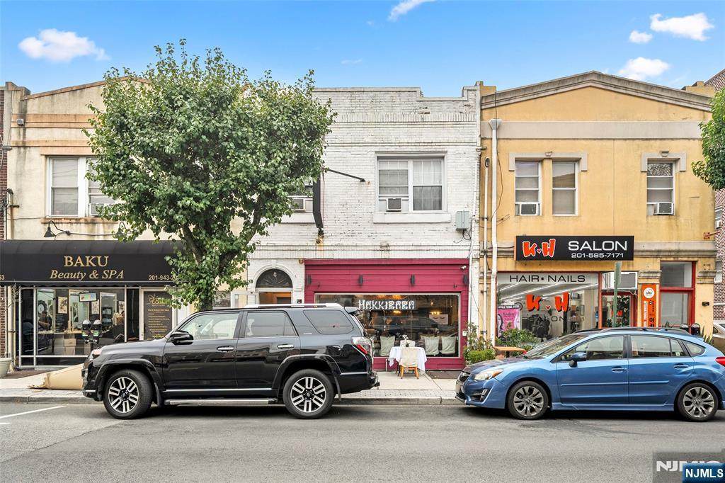 555 Anderson Avenue - Photo 1