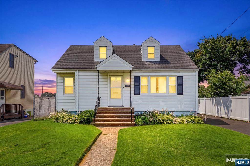 8-34 Henderson - Photo 1