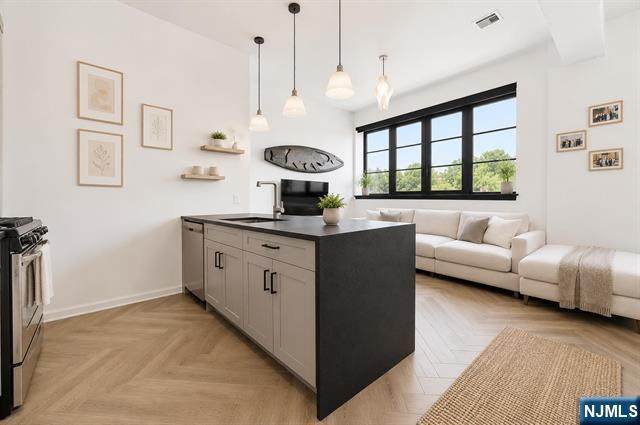 142 Charles Street - Photo 1