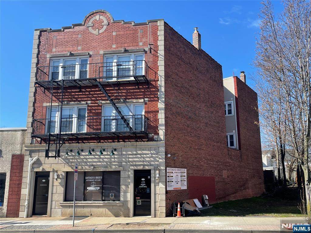 1109 Main - Photo 1