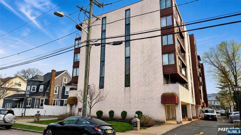 55 Clinton - Photo 1