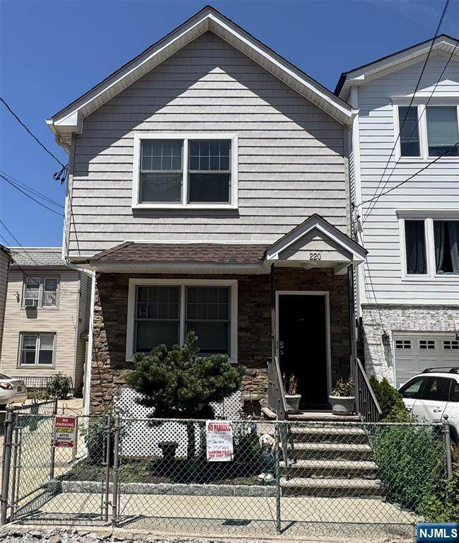 220 Hamilton - Photo 1