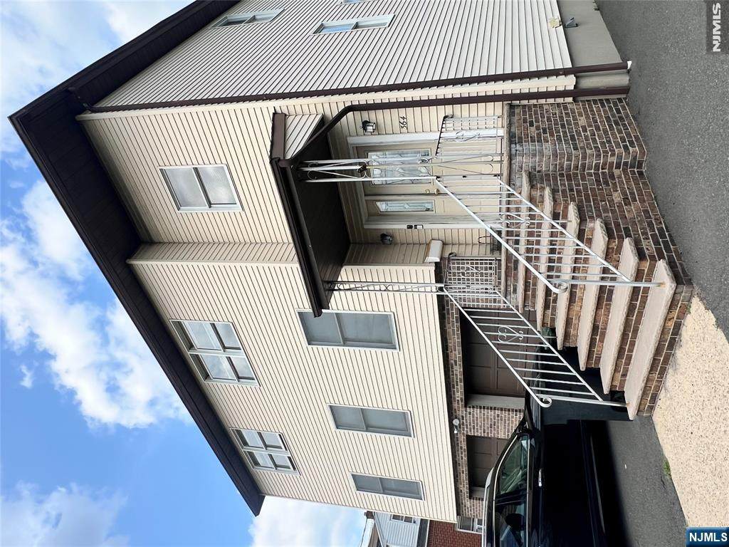 364 Chestnut - Photo 1