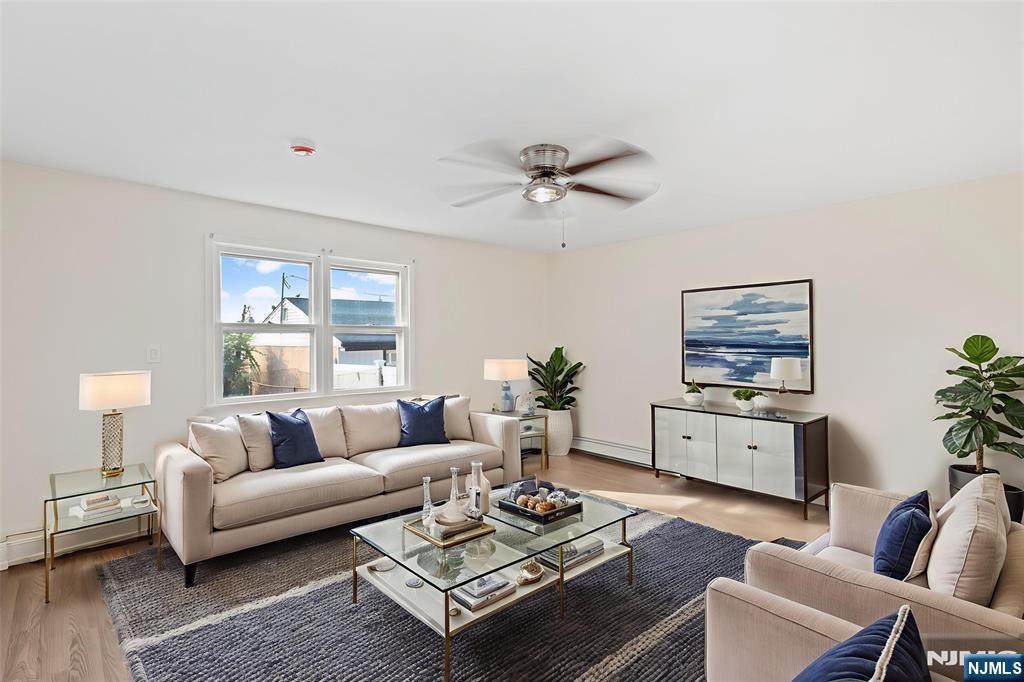 86 Farnham - Photo 1