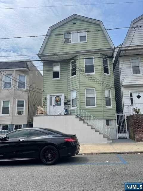 140 Hoyt - Photo 1