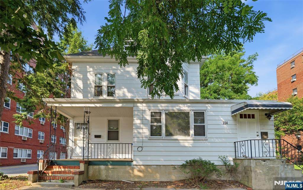 220 Anderson - Photo 1