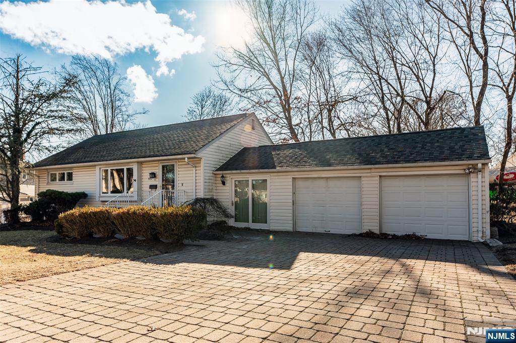 682 Sycamore - Photo 1