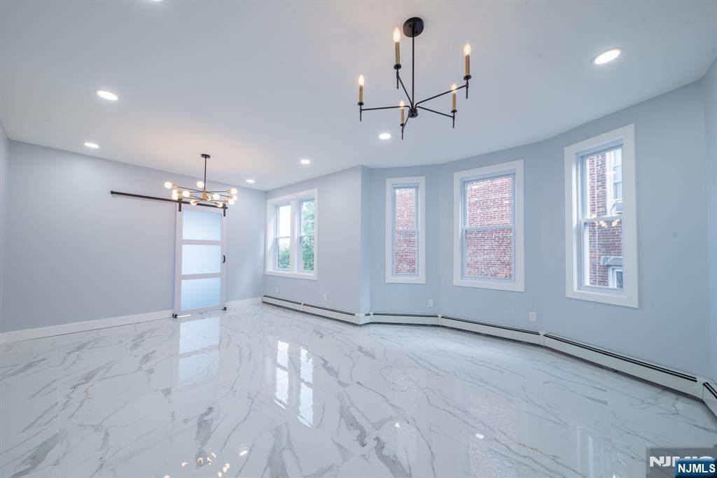 1409 Manhattan - Photo 1