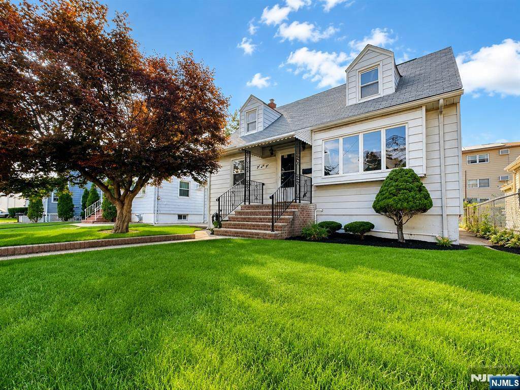 344 10th - Photo 1