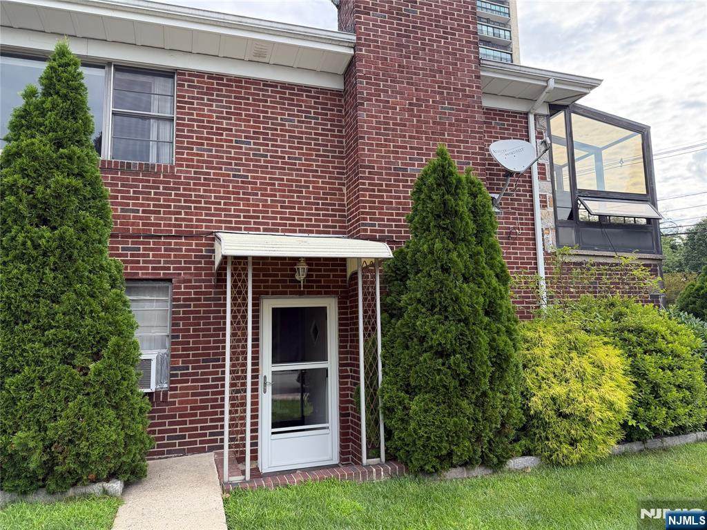 1441 Palisade - Photo 1