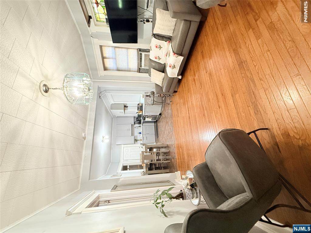 68 Willard - Photo 1