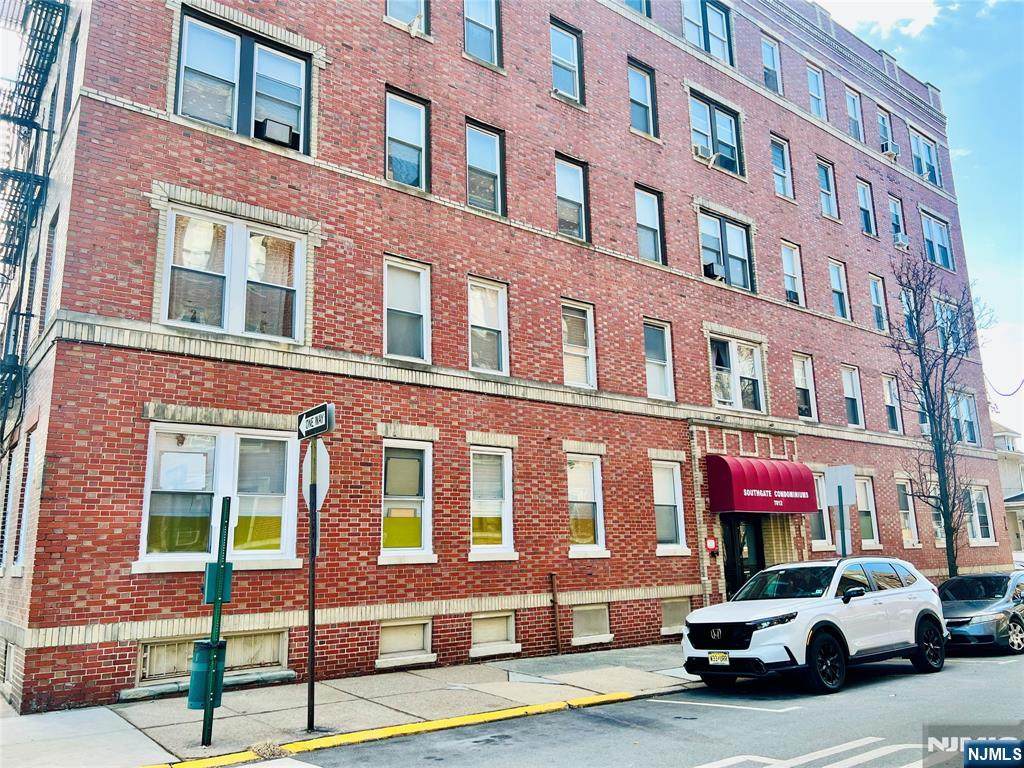 7812 Hudson - Photo 1