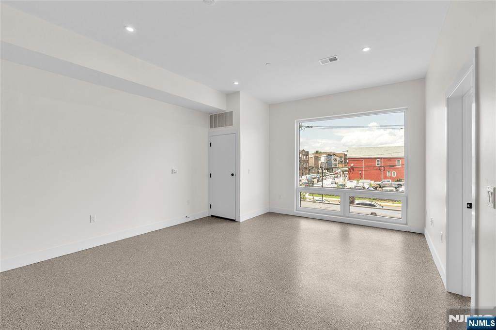 127 South - Photo 1