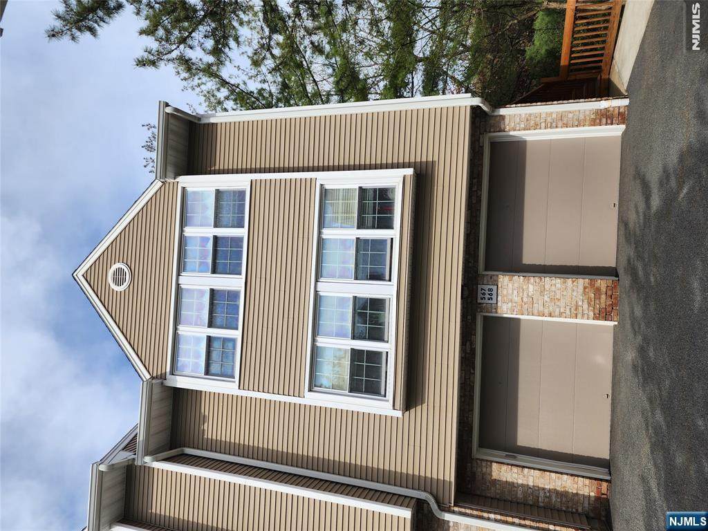 567 Windsor - Photo 1