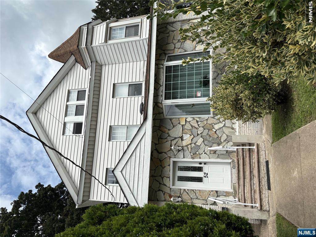 52 Lafayette Ave - Photo 1