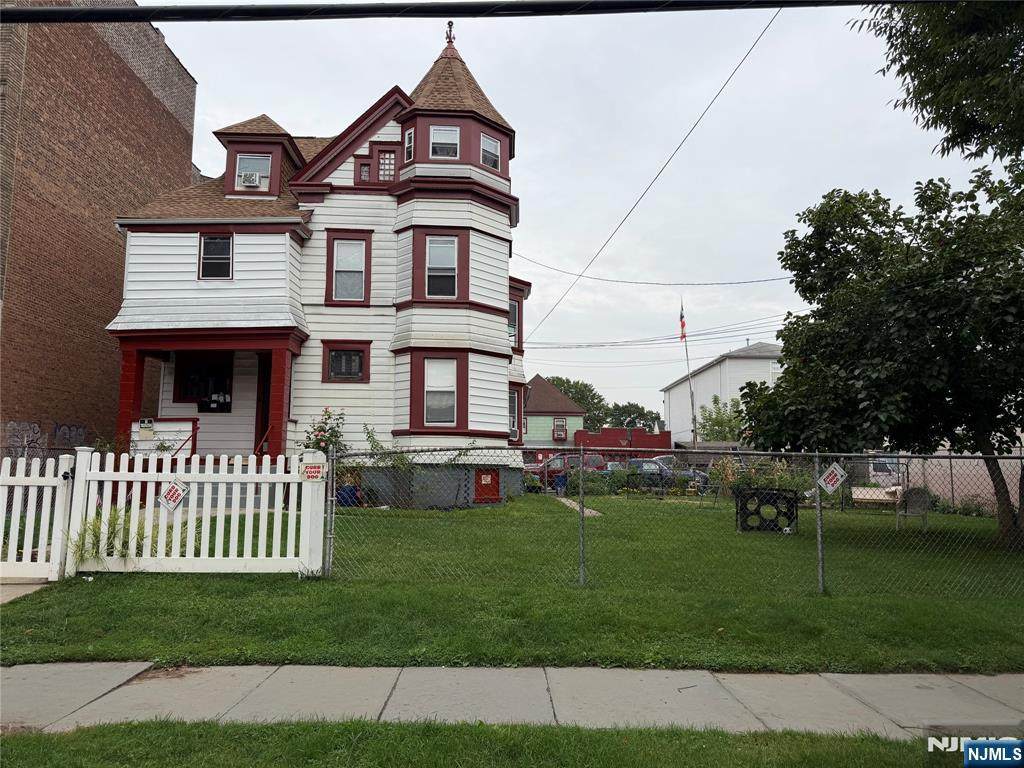 555 Broadway - Photo 1