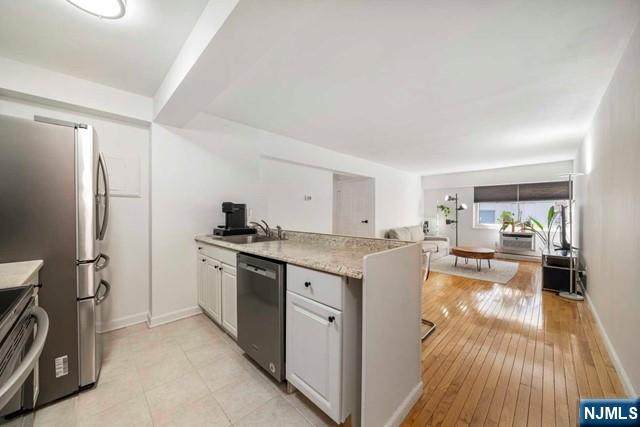 333 Grand - Photo 1