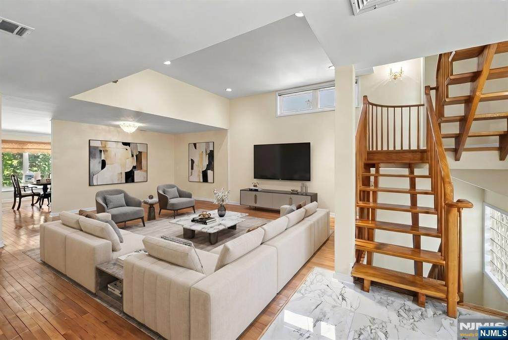 376 Kenwood - Photo 1