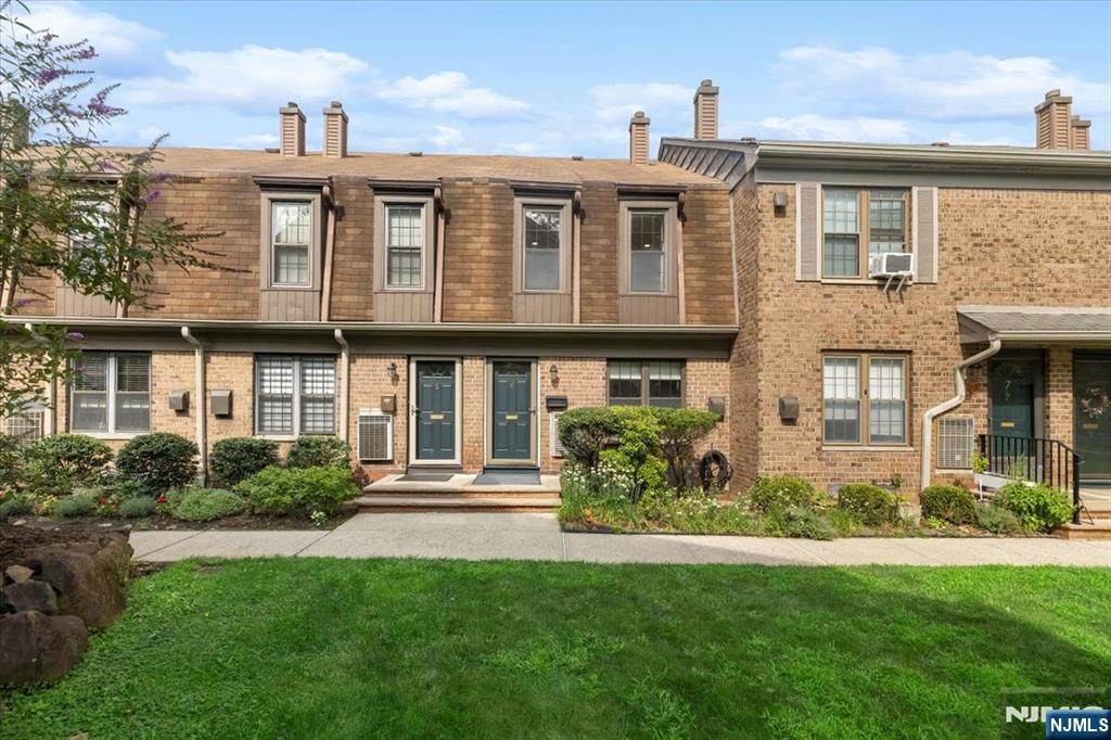 181 Long Hill - Photo 1
