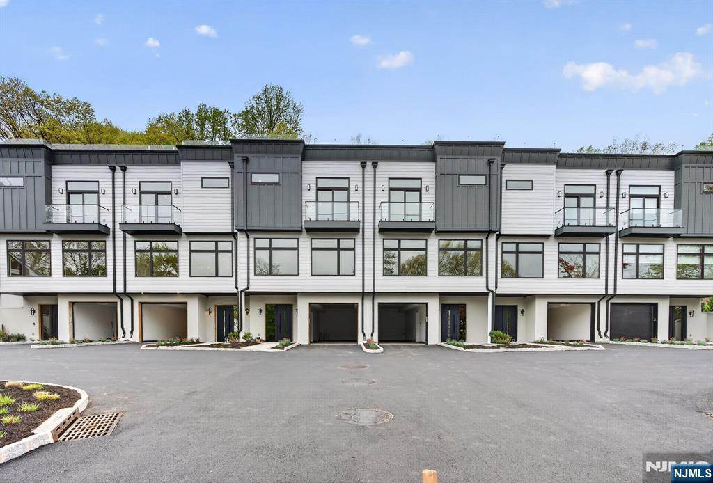 522 Valley Road - Photo 1
