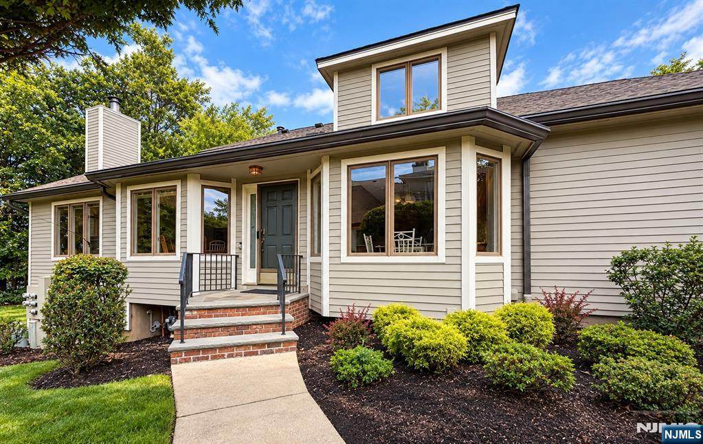125 Lakeview Drive - Photo 1