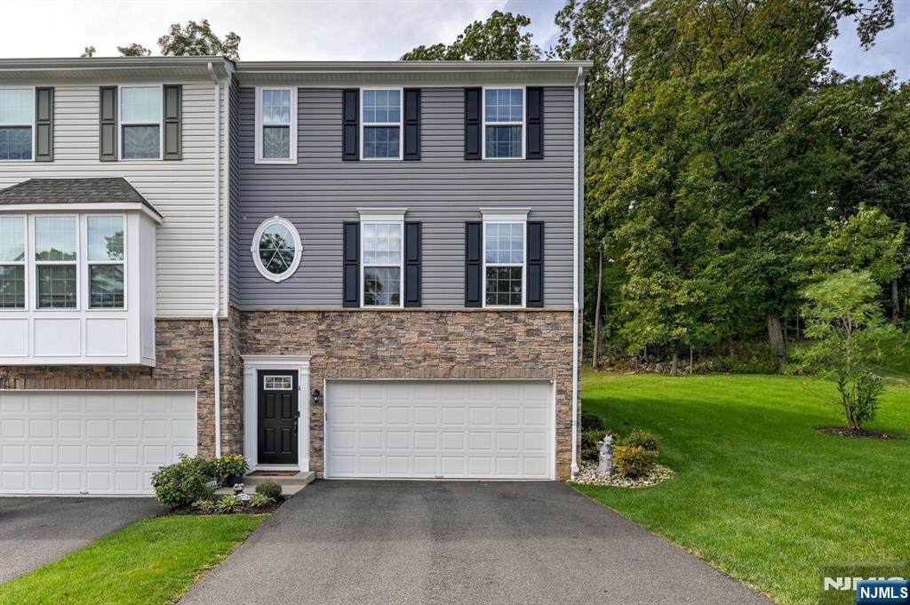 4 Woodland Way - Photo 1