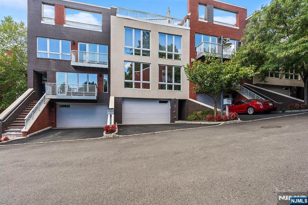 18 Vela Way - Photo 1