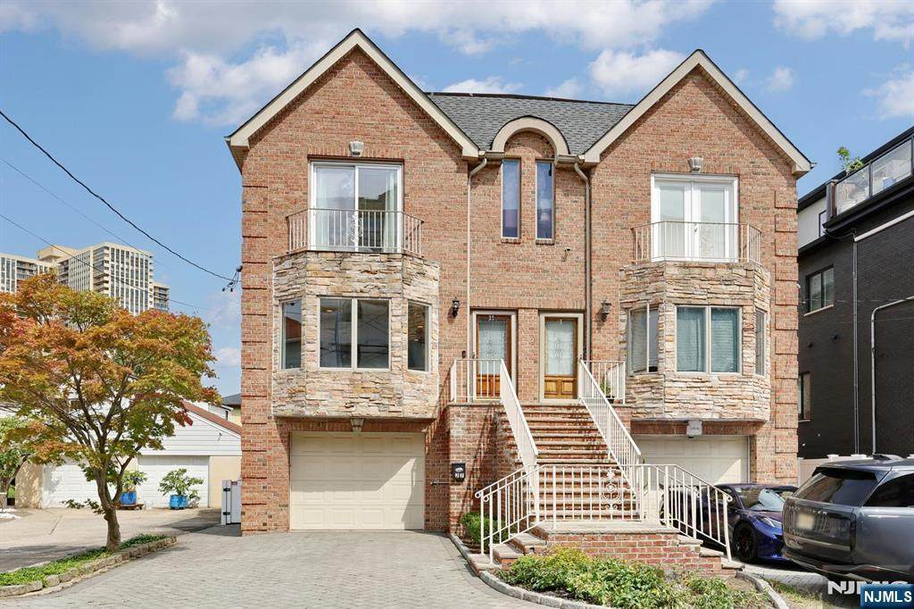 27 Lawton Avenue - Photo 1