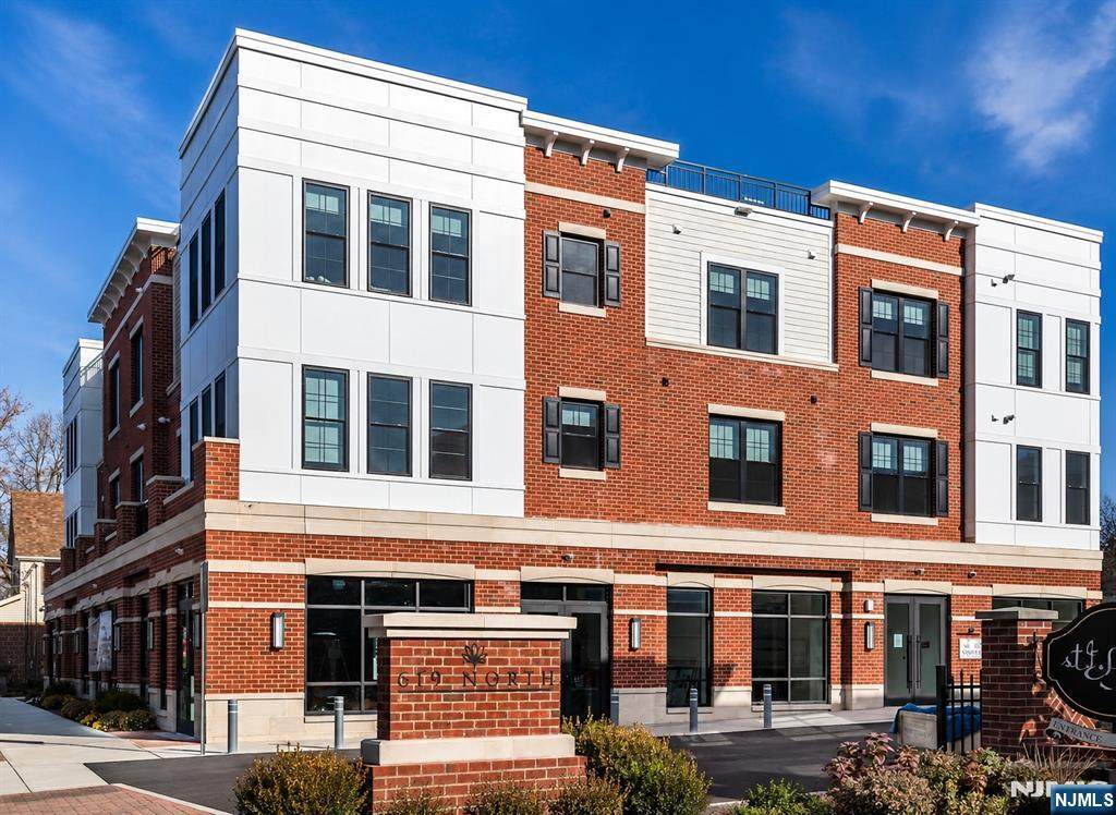 619 Maple - Photo 1