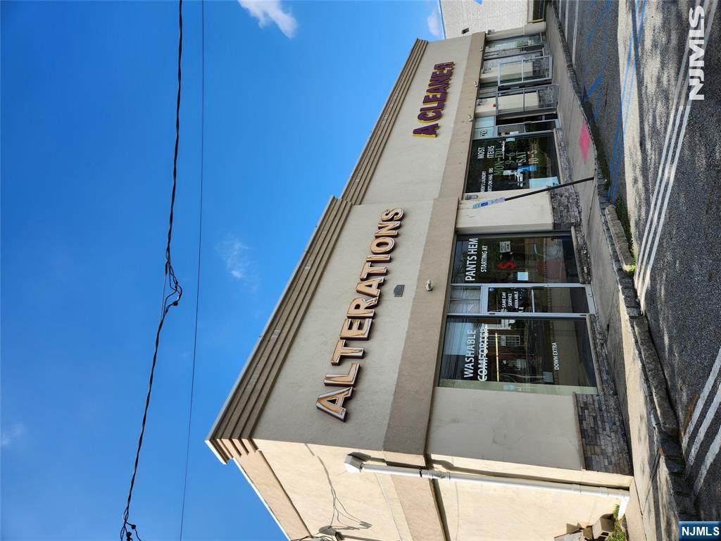 210 S Livingston Ave, Livingston, NJ 07039