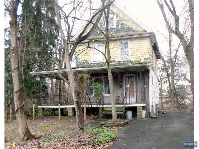 40 Grant Avenue - Photo 1
