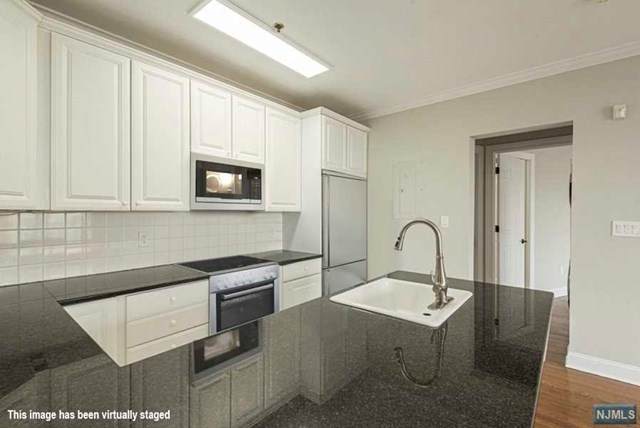 82 Clinton Street - Photo 1