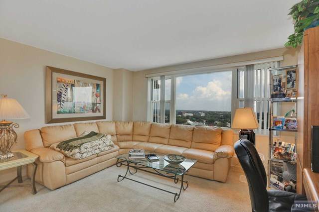 555 North Avenue - Photo 1