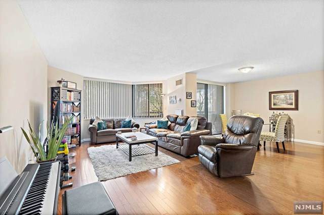 221 Harmon Cove Tower - Photo 1