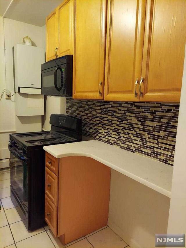 10 Hilliard Avenue - Photo 1