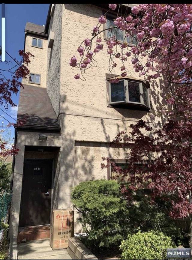 245 Warren Avenue - Photo 1