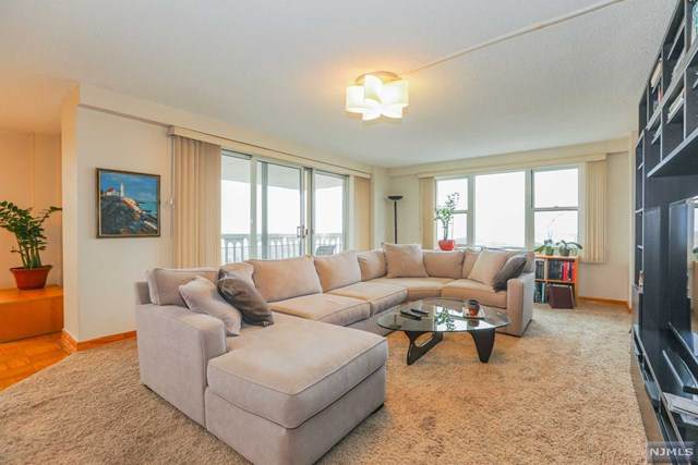 555 North Avenue - Photo 1