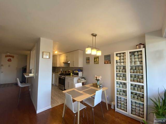 2077 Center Avenue - Photo 1