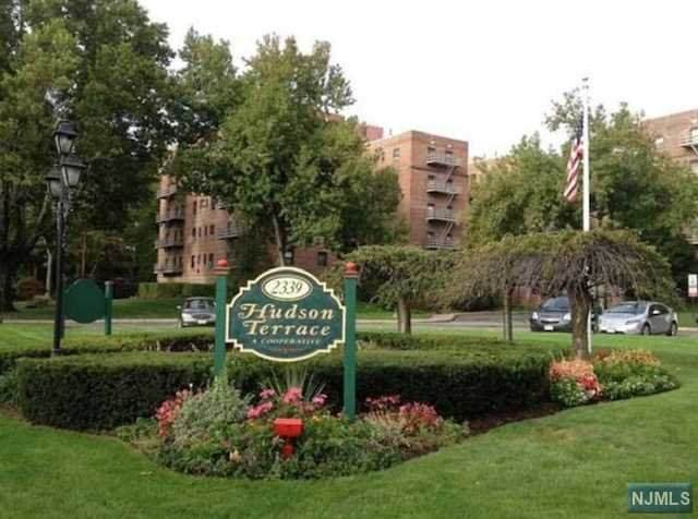 2337 Hudson Terrace - Photo 1