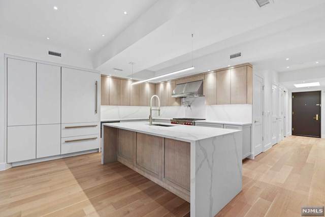 901 Bloomfield Street - Photo 1