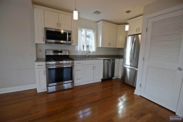 403 Undercliff Avenue - Photo 1