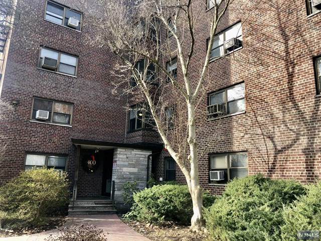 400 Fairview Avenue - Photo 1