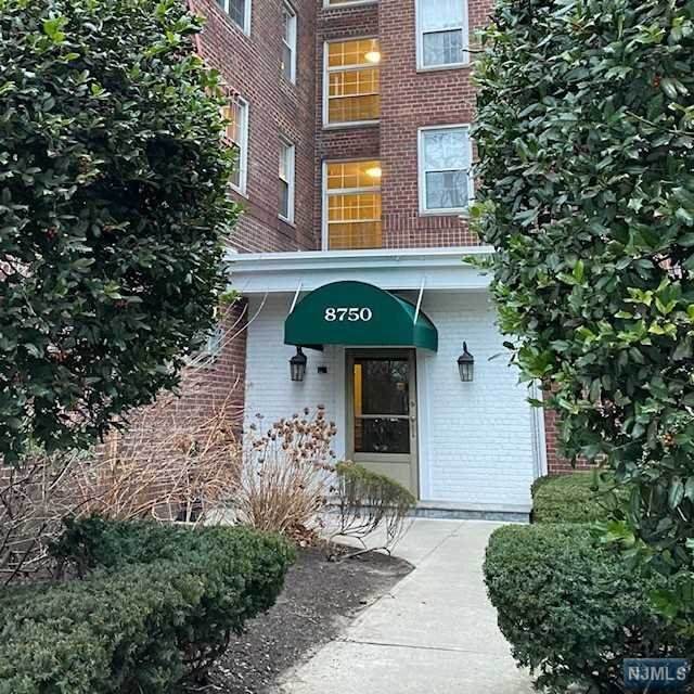 8750 Boulevard East - Photo 1