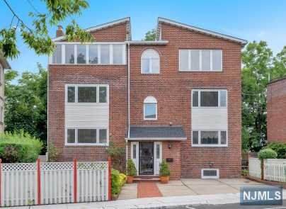 64 Kingswood Road - Photo 1