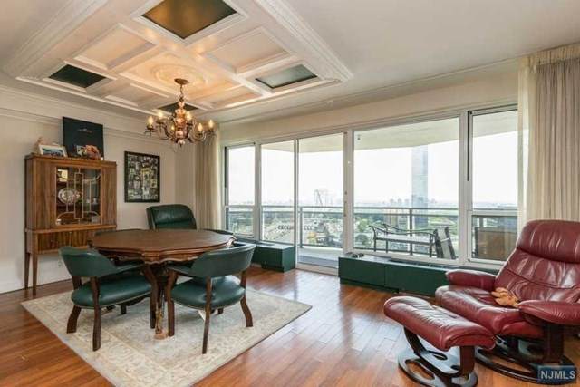 2077 Center Avenue - Photo 1