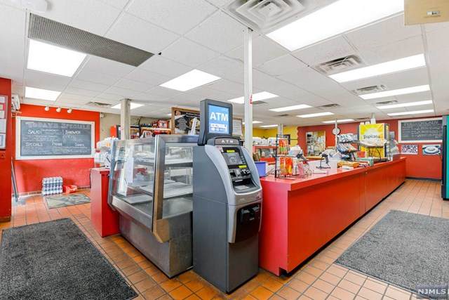1210 Hamburg Turnpike - Photo 1
