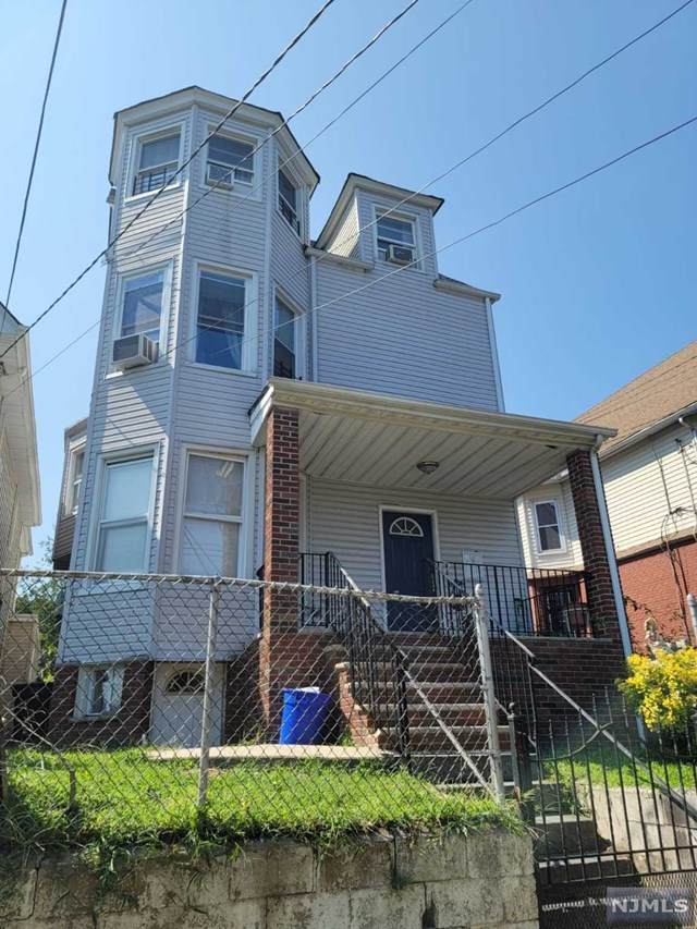 746 Summer Avenue - Photo 1