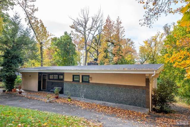 426 Lydecker Street - Photo 1