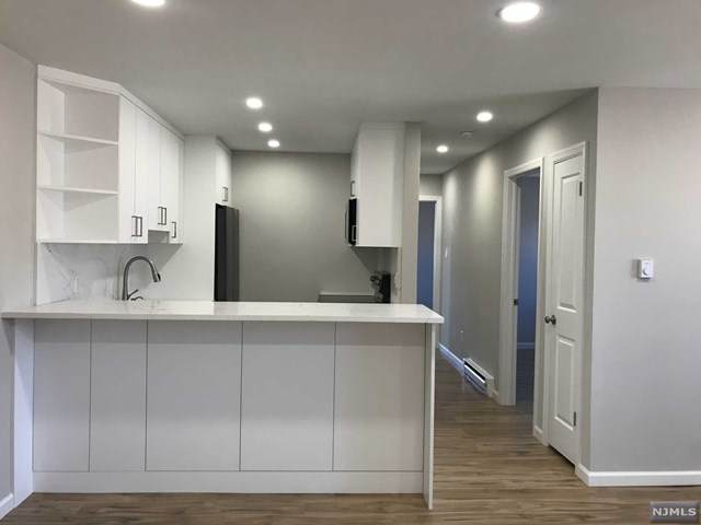 731-733 Belleville Avenue - Photo 1