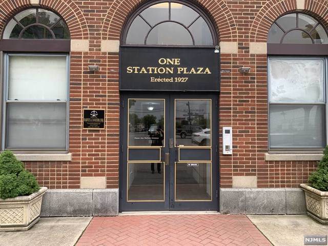 1 Station Plaza - Photo 1